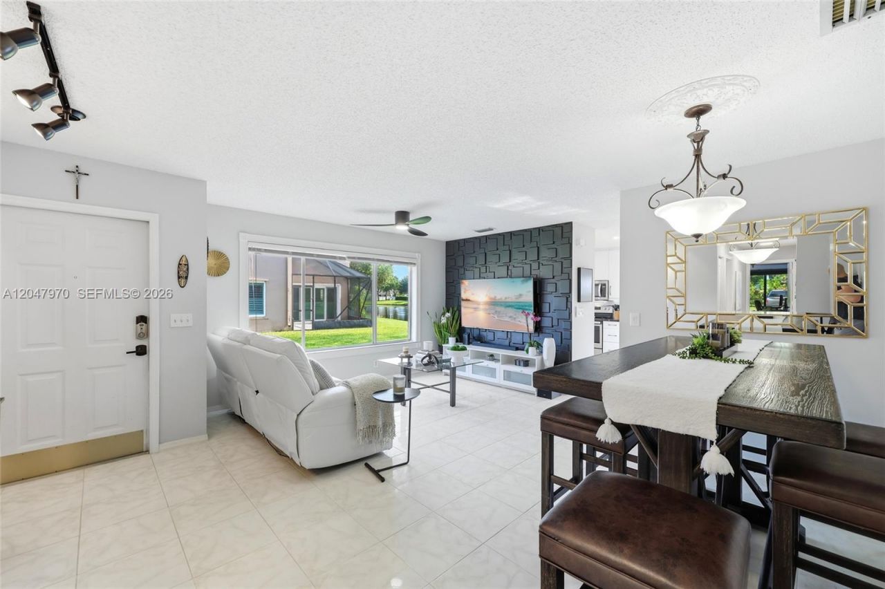 1725 SW 109th Ter, Davie, FL 33324 Photo