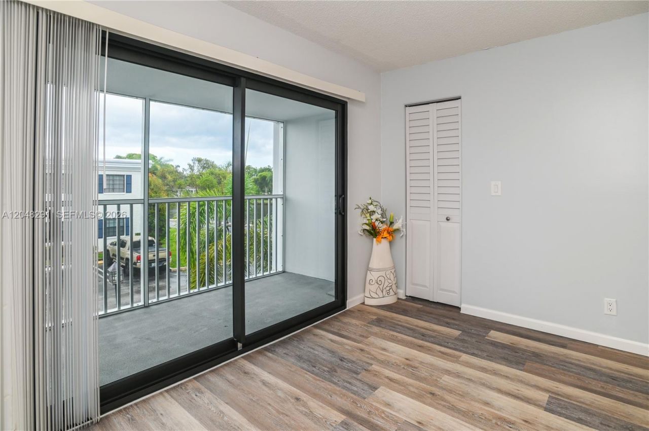 130 Cypress Club Dr, Unit 324, Pompano Beach, FL 33060 Photo
