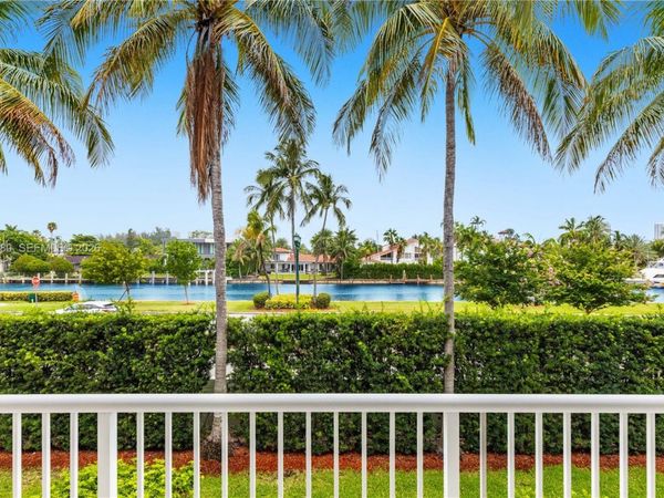 21399 Marina Cove Cir, Unit M-15, Aventura, FL 33180