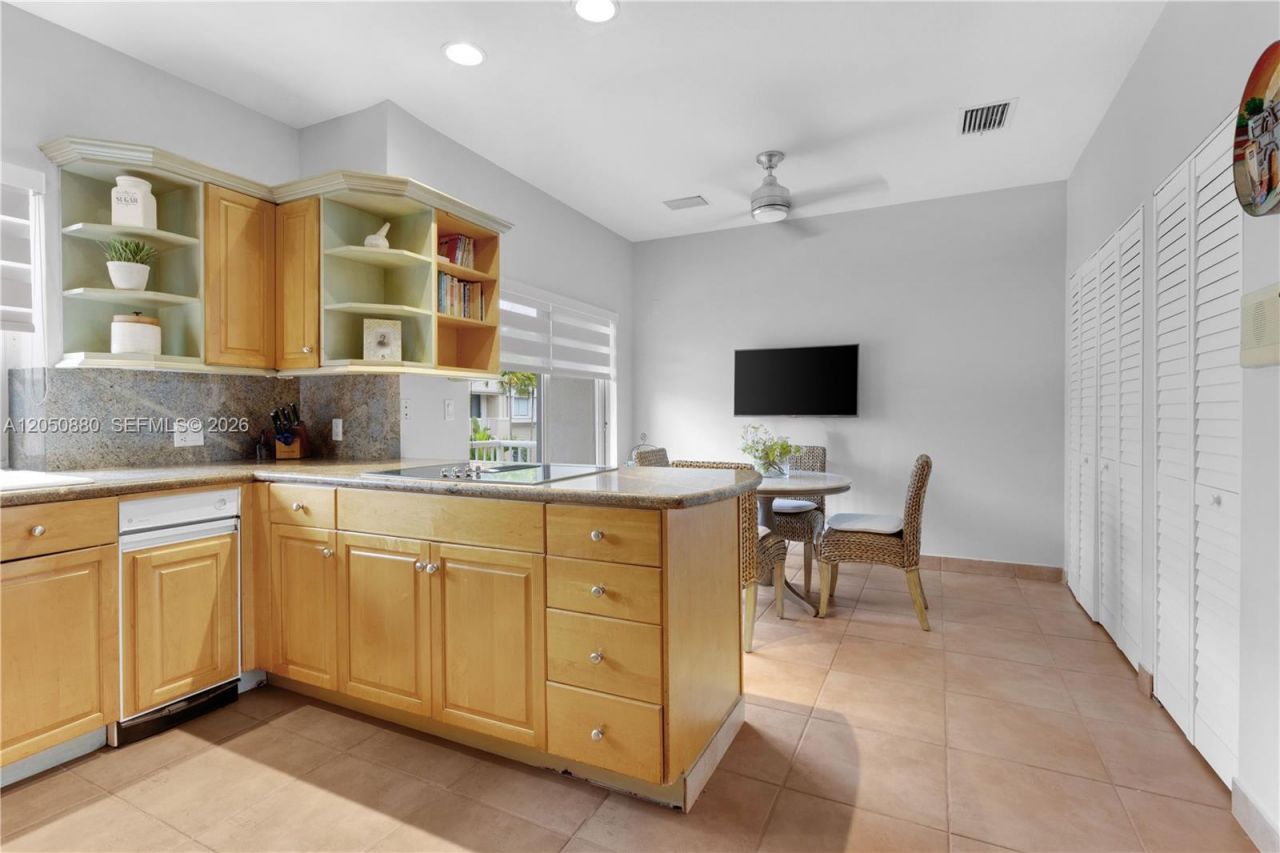 21399 Marina Cove Cir, Unit M-15, Aventura, FL 33180 Photo