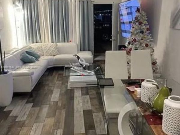 2125 NW 126th St , Miami, FL 33167