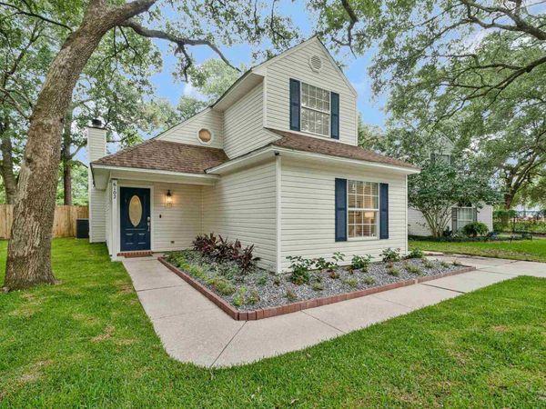 6102 Chablis Ln, Pensacola, FL 32504