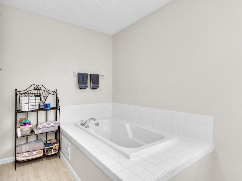 6432 Ashbrook Village Drive, Canal Winchester, OH 43110 Photo 32