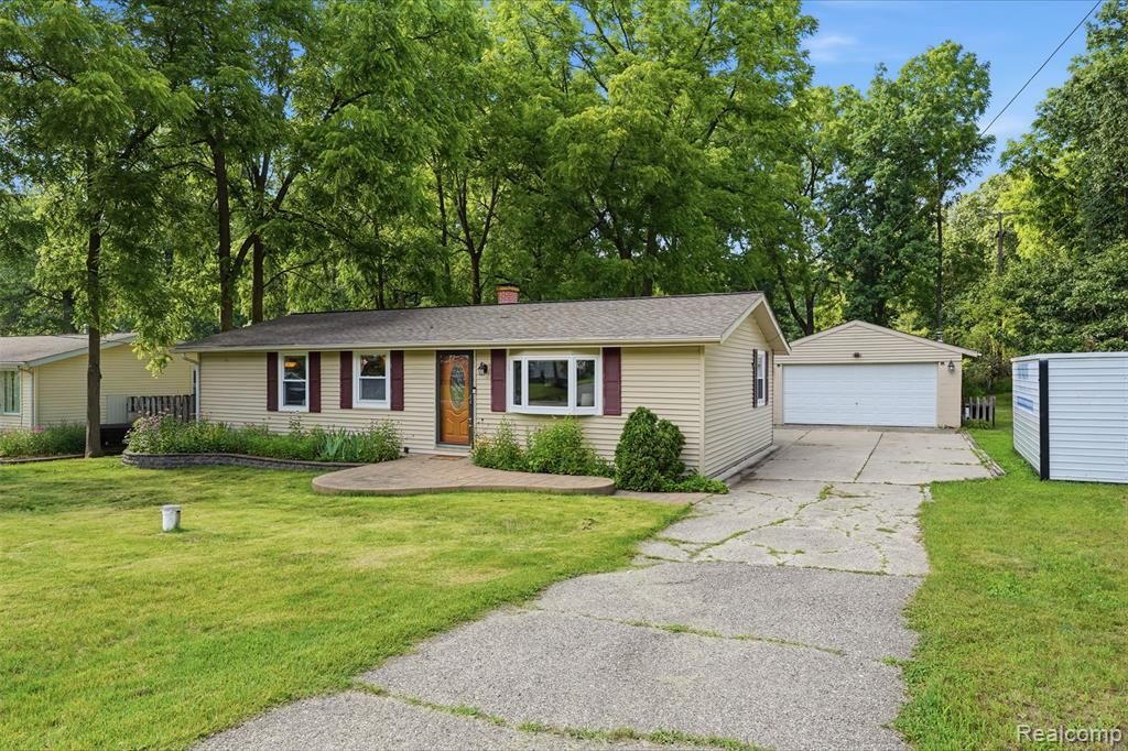 608 Snyder Road, Highland Township, MI 48357 Main Photo