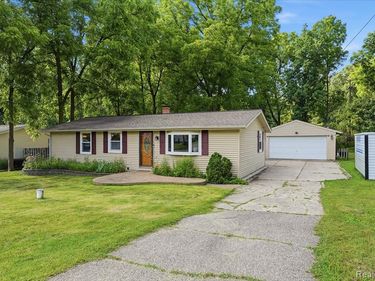 608 Snyder Road, Highland Twp, MI 48357