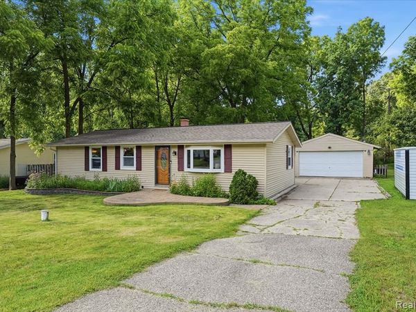 608 Snyder Road, Highland Twp, MI 48357