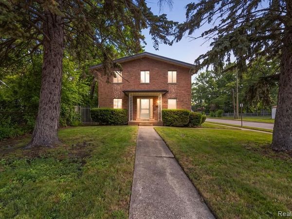 1631 E Elza Avenue, Hazel Park, MI 48030