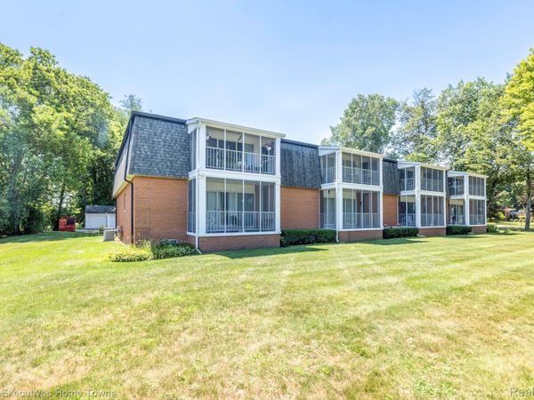 1467 Krafft Road, Unit 8, Fort Gratiot Township, Mi 48059