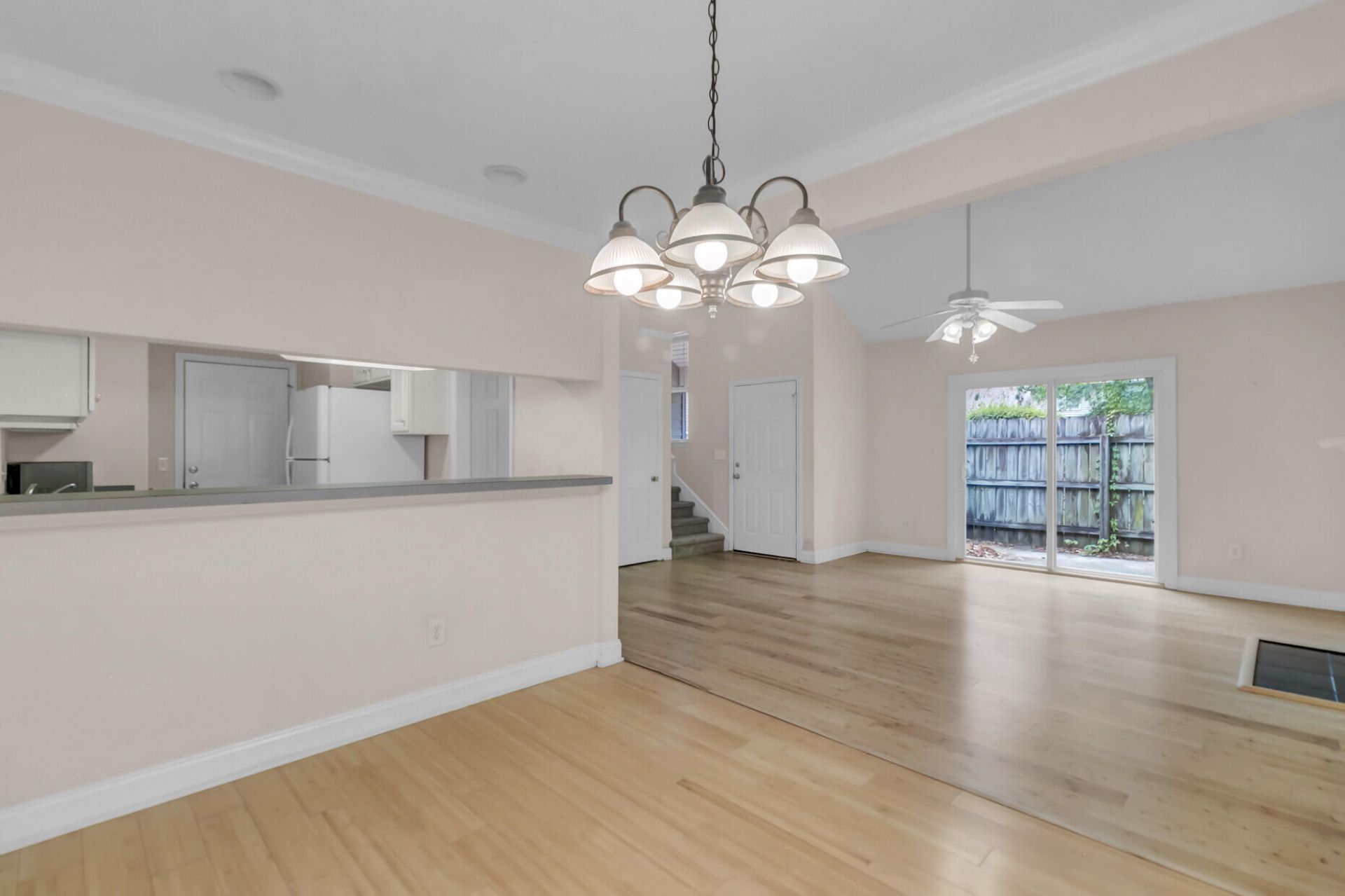 940 E Estates Photo 10