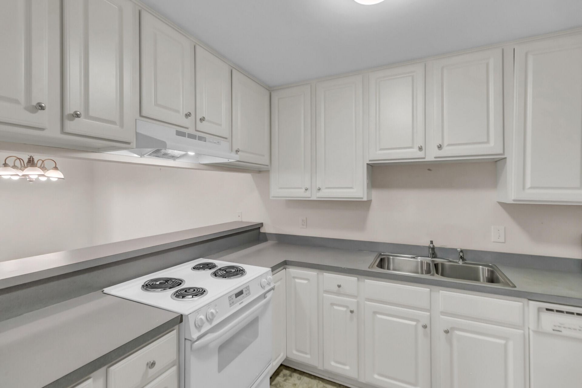 940 E Estates Photo 11