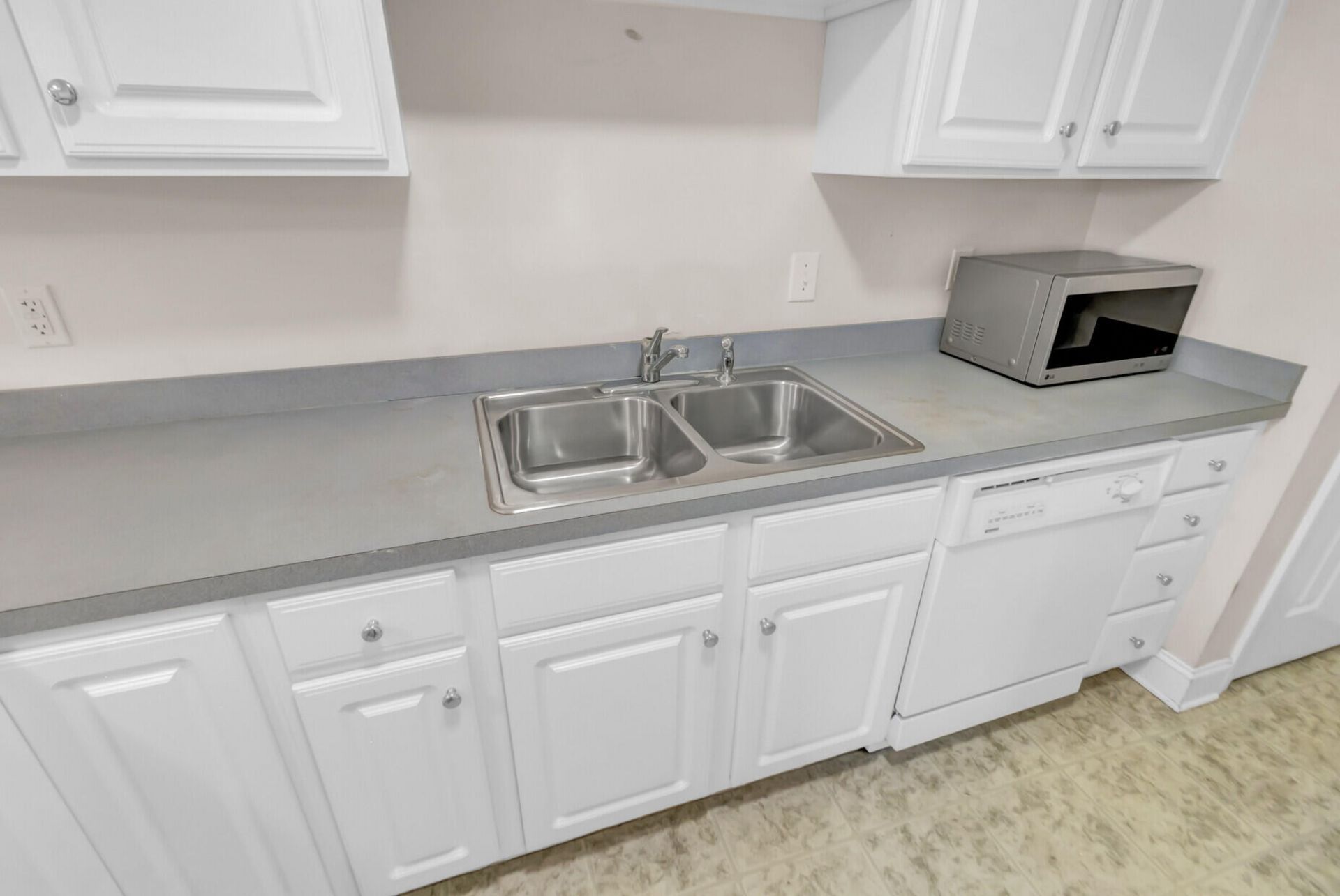 940 E Estates Photo 15