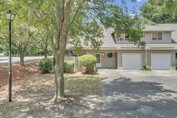 940 E Estates photo 4