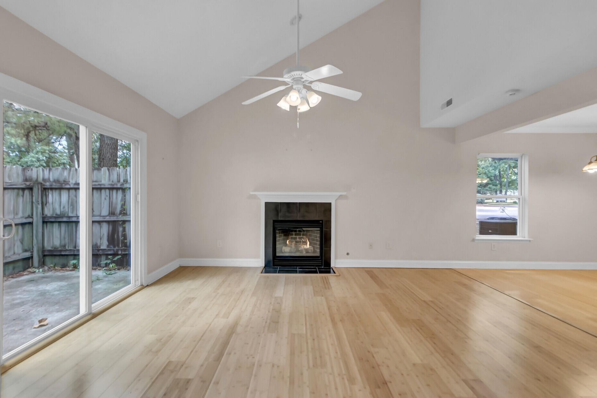 940 E Estates Photo 8