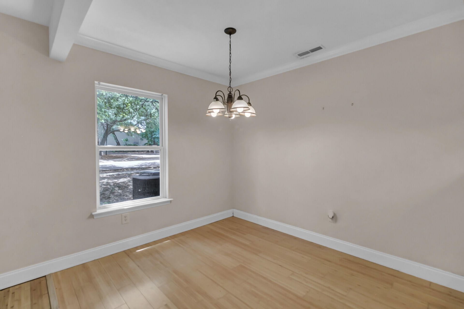 940 E Estates Photo 9