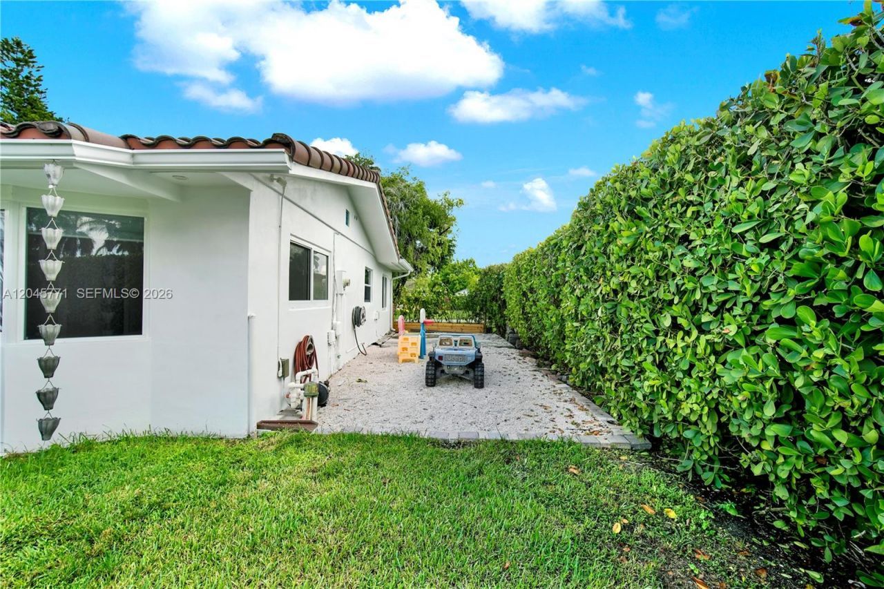 11632 SW 127th Ter , Miami, FL 33176 Photo