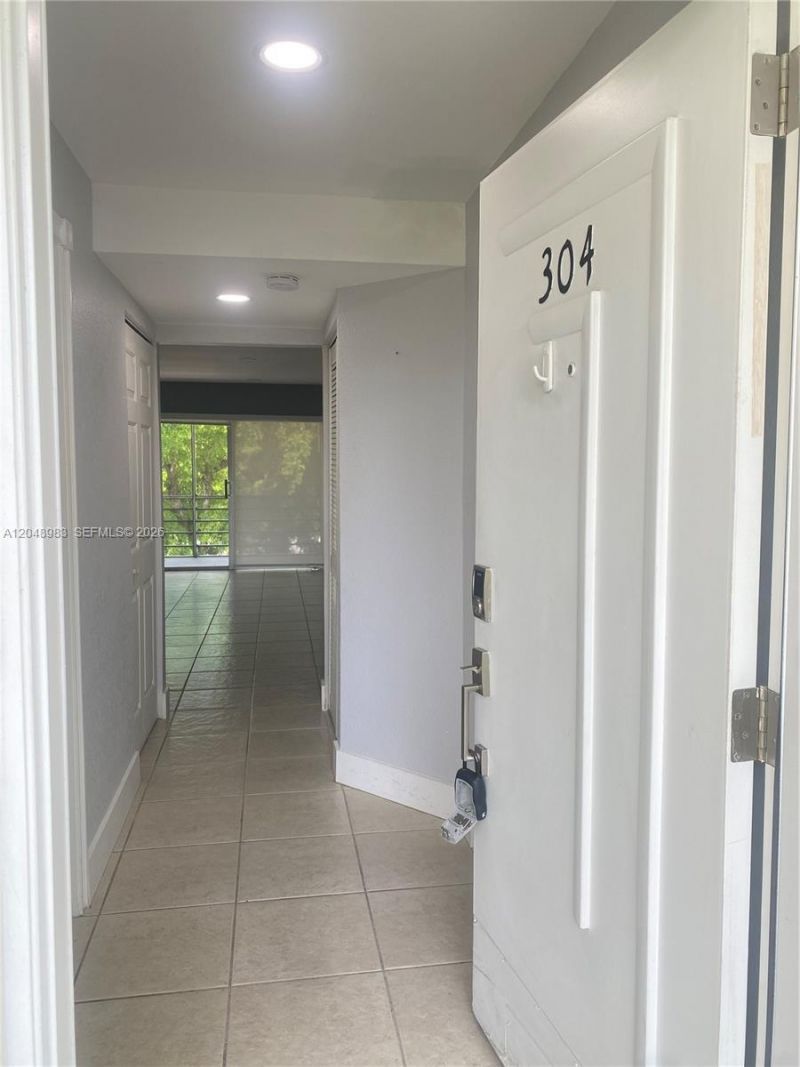 4255 N University Dr, Unit 304, Sunrise, FL 33351 Photo