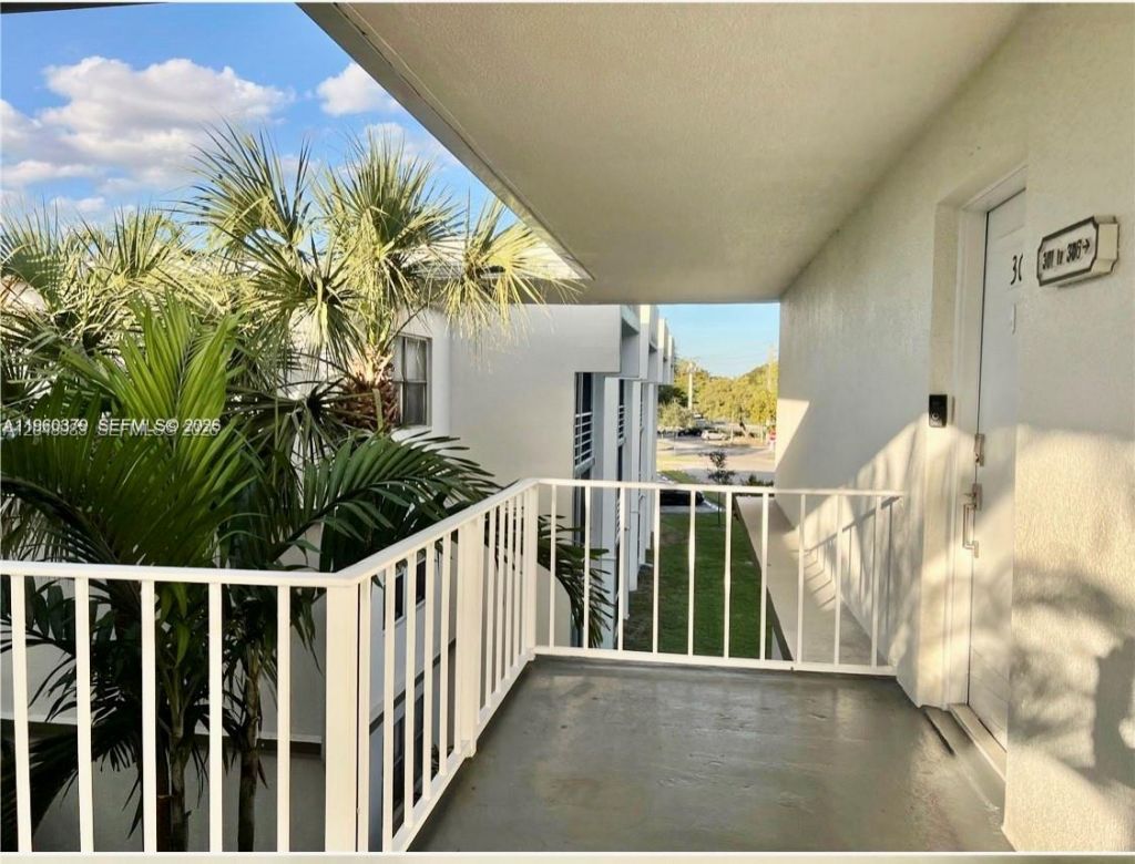 4255 N University Dr, Unit 304, Sunrise, FL 33351 Photo