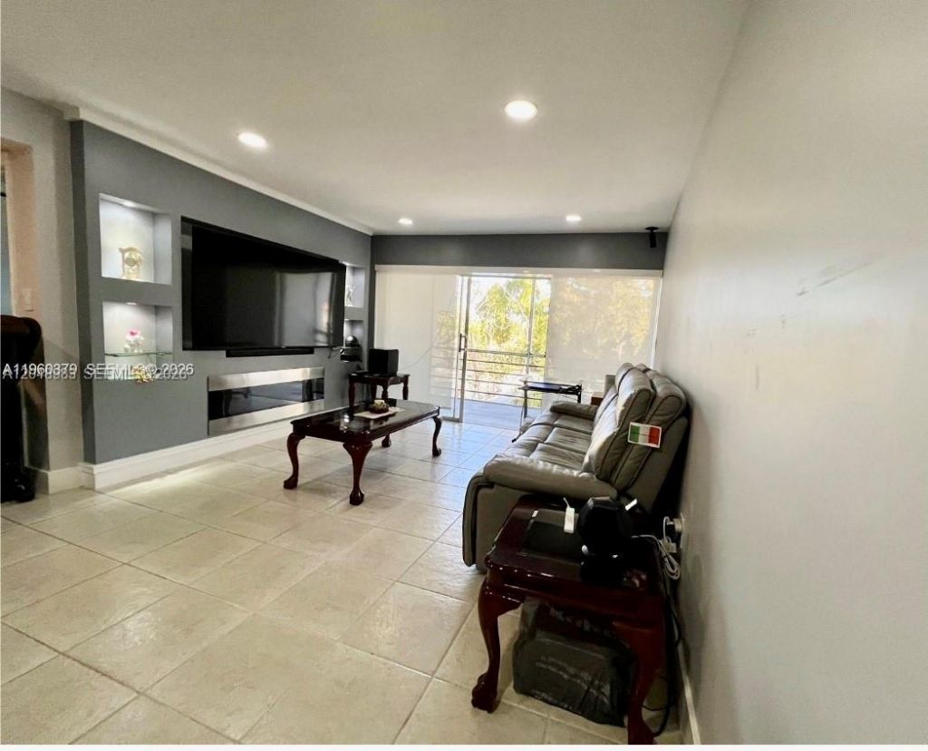 4255 N University Dr , Unit 304, Sunrise, FL 33351 Photo
