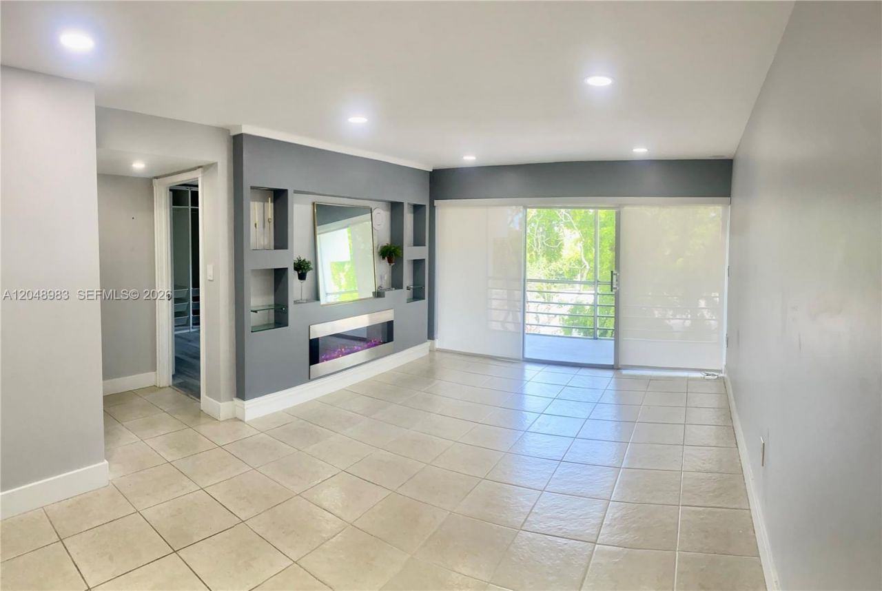 4255 N University Dr, Unit 304, Sunrise, FL 33351 Photo