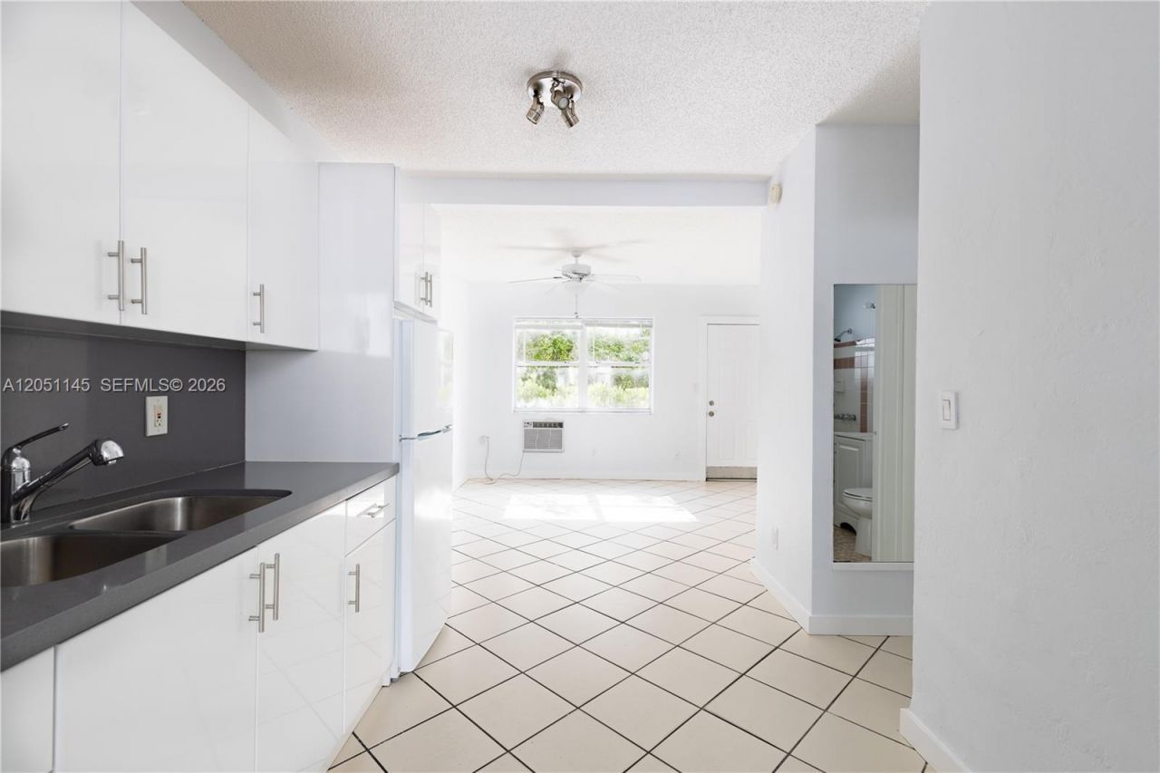 2825 SW 3rd Ave , Unit 4, Miami, FL 33129 Photo
