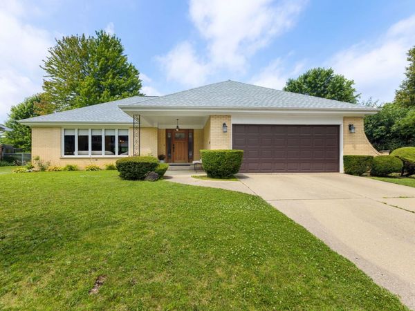 730 Castlewood Lane, Deerfield, IL 60015