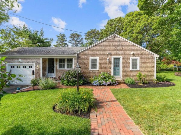 864 W Yarmouth Road , Yarmouth Port, MA 02675