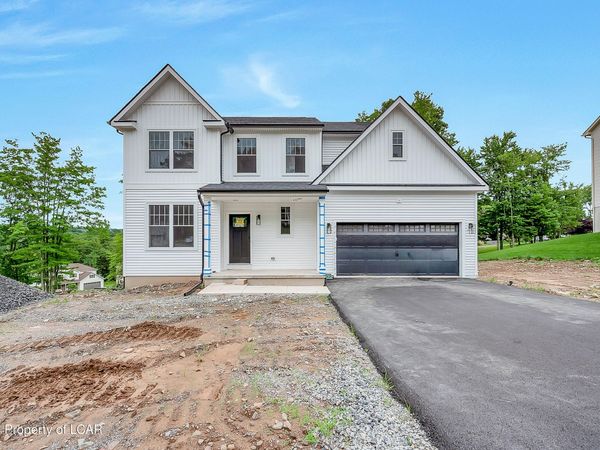 83 Aleksander Boulevard, Mountain Top, PA 18707
