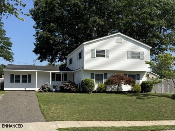 9 College Hills Drive , Farmingville, NY 11738