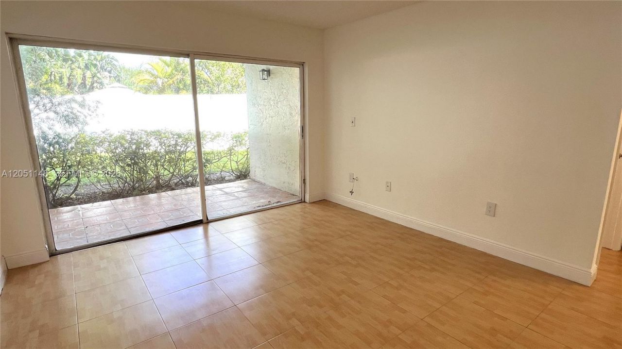 6272 NW 186th St , Unit 104, Hialeah, FL 33015 Photo