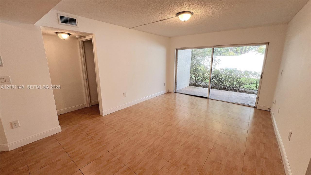 6272 NW 186th St , Unit 104, Hialeah, FL 33015 Photo