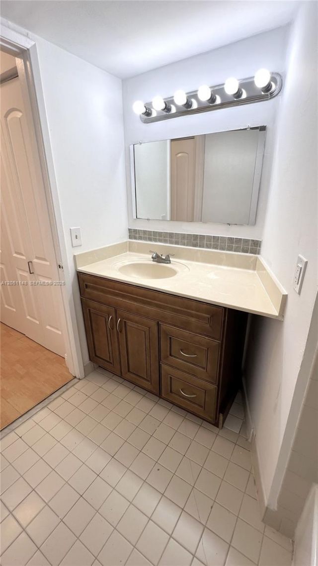 6272 NW 186th St , Unit 104, Hialeah, FL 33015 Photo