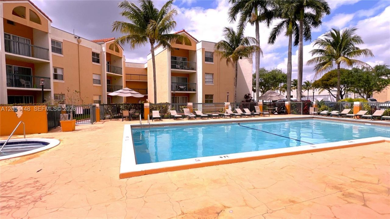 6272 NW 186th St , Unit 104, Hialeah, FL 33015 Photo