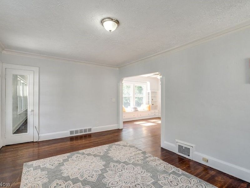 15711 Grovewood Avenue, Cleveland, OH 44110 Photo 2