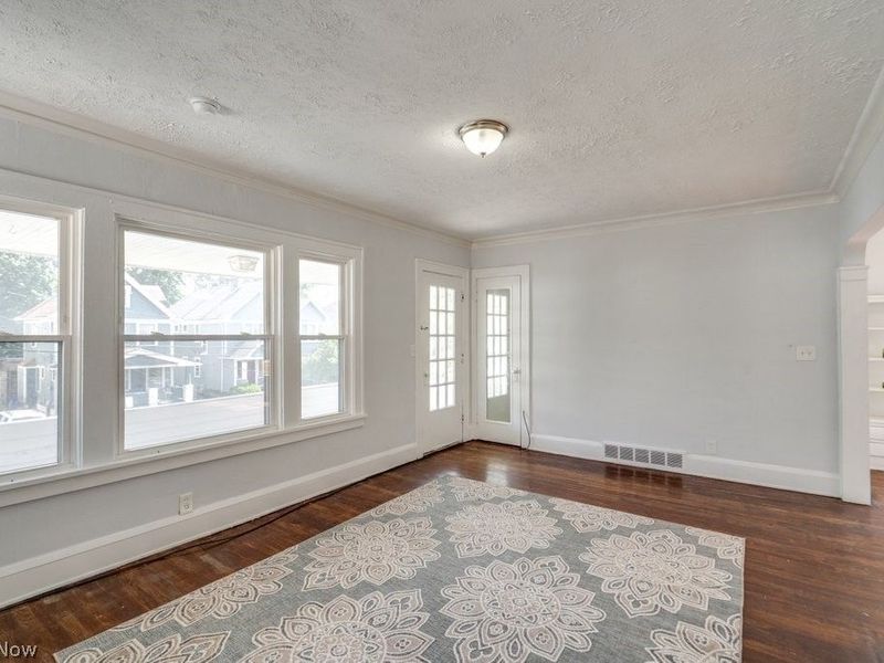 15711 Grovewood Avenue, Cleveland, OH 44110 Photo 3