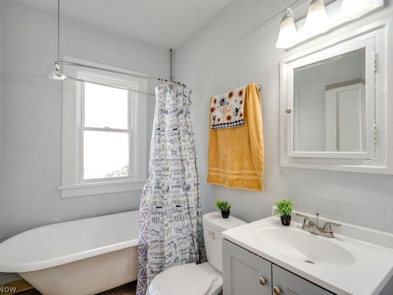 15711 Grovewood Avenue, Cleveland, OH 44110 Photo 5