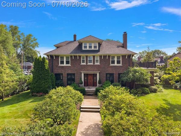 1264 Buckingham Road, Grosse Pointe Park, MI 48230