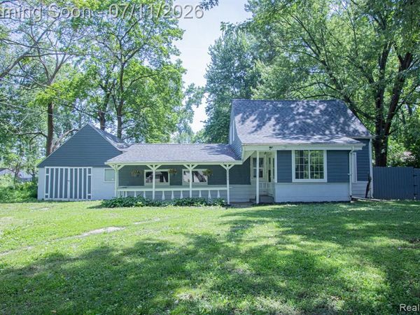 20500 McKishnie Street, Clinton Twp, MI 48035