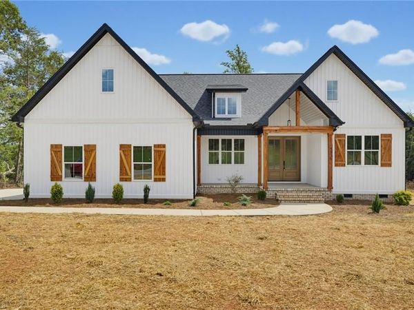 3936 Iron Works Road , Reidsville, NC 27320