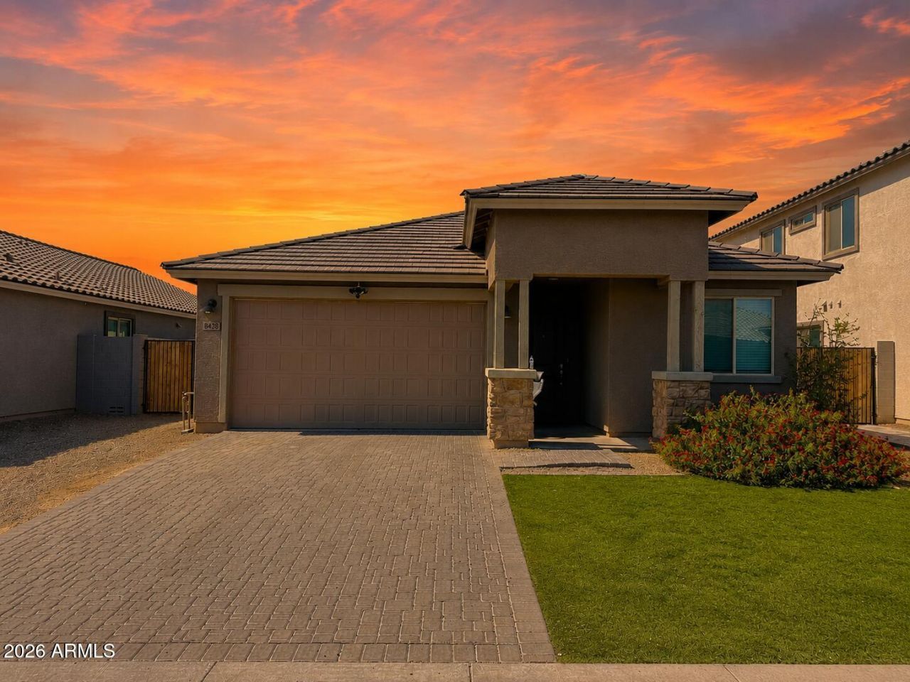 8438 W Atlantis Way, Phoenix, AZ 85043 Main Photo