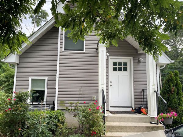 16 Oak Avenue , Riverhead, NY 11901