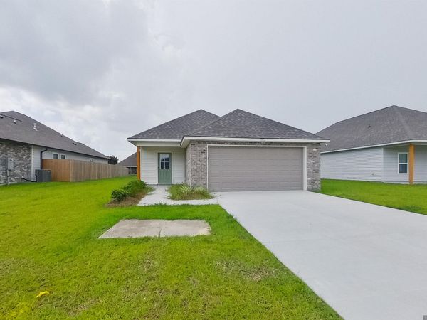 13772 Willowmore Dr, Denham Springs, LA 70726