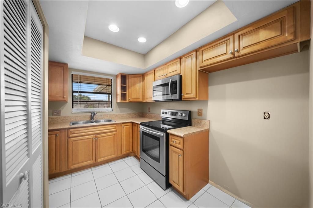 195 Cypress Way E, Unit 8, Naples, FL 34110 Photo