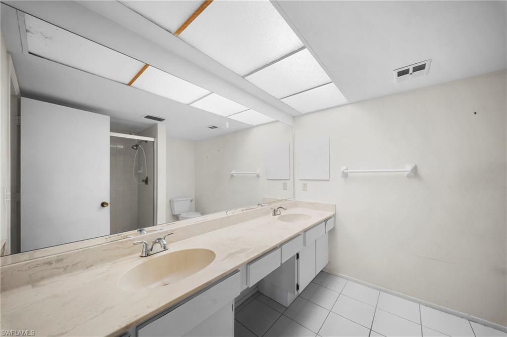 195 Cypress Way E, Unit 8, Naples, FL 34110 Photo