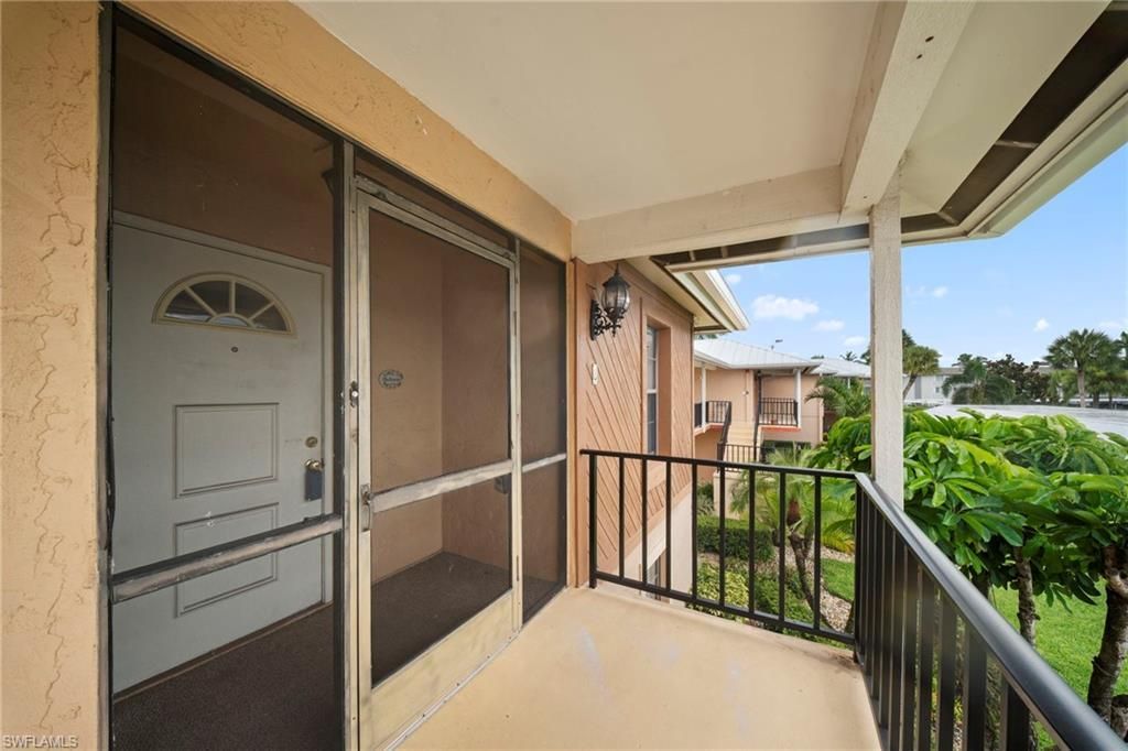 195 Cypress Way E, Unit 8, Naples, FL 34110 Photo
