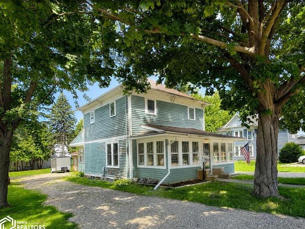 208 S Lake St, Lake Mills, IA 50450