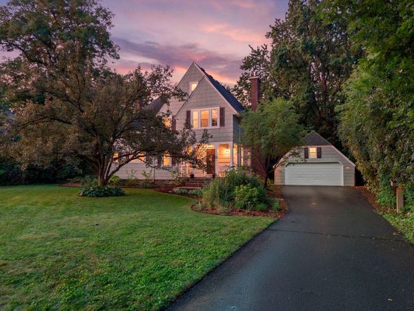 1244 Roselawn Avenue W, Roseville, MN 55113