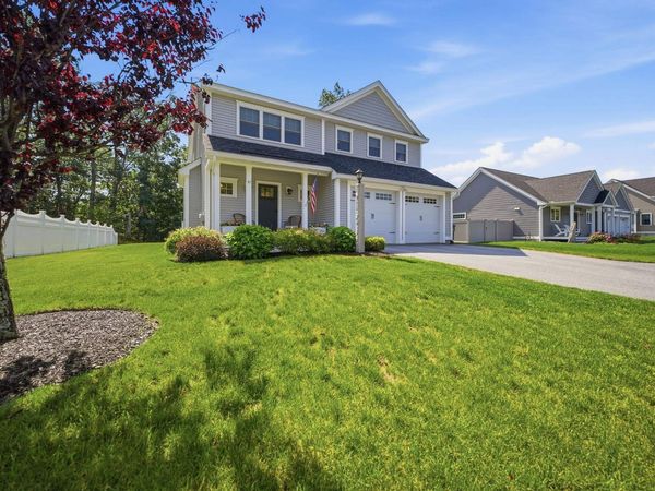 37 Clover Lane, Londonderry, NH 03053