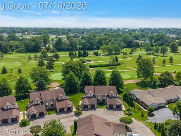904 Country Club Drive, St. Clair Shores, MI 48082