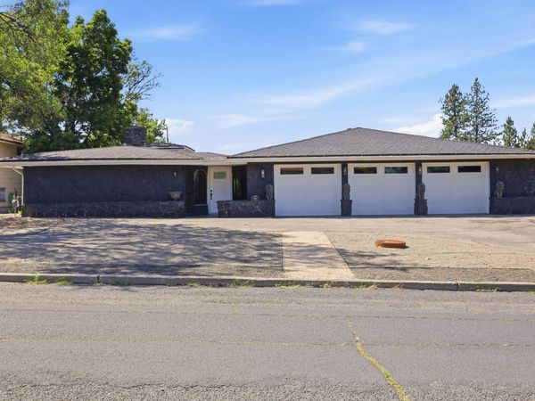 1627 W Courtland Ave, Spokane, WA 99205