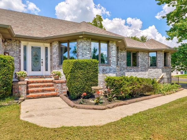 4991 S Buckingham Lane , Springfield, MO 65810